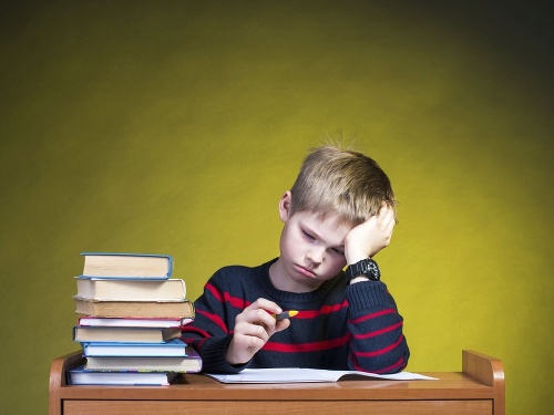 Deťom sa končia prázdniny, návrat do školy bude pre to pre ne ťažký. 