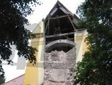 Zrútená kostolná veža v Lábe na Záhorí