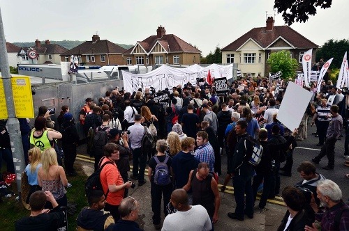 Protesty v Cardiffe