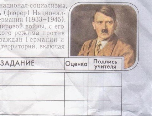 V Rusku predávajú žiacke knižky s obrázkom a životopisom Adolfa Hitlera 