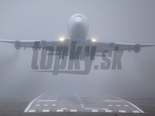 Boeing 747 Dreamlifter omylom pristál na zlom letisku