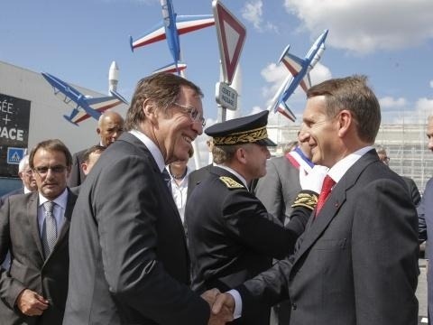Sergeja Naryškina (vpravo) vítajú vo Francúzsku