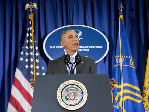 Barack Obama hovorí o globálne hrozbe eboly v Centre pre kontrolu a prevenciu chorôb v Atlante.