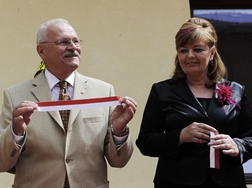 Anna Nemčíková s bývalým prezidentom SR Ivanom Gašparovičom.