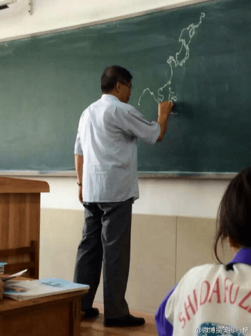 Čínsky učiteľ geografie svojich žiakov ohromil dostatočne.