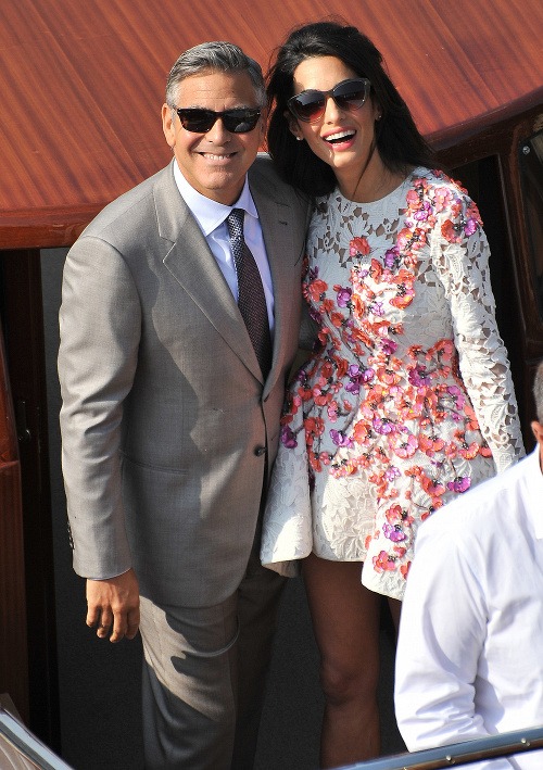 George Clooney a Amal Alamuddin ako šťastní mladomanželia.