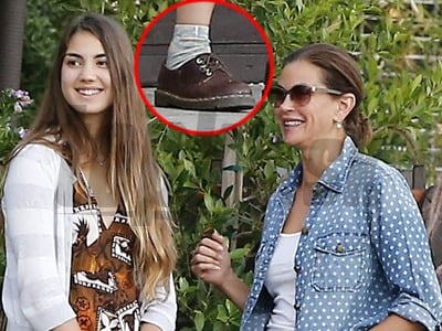 Teri Hatcher si s dospievajúcou dcérou vyrazila na večeru. Emerson doplnila krátke šaty pánskymi topánkami a vytŕčajúcimi ponožkami.