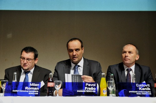Riaditeľ ústrednej kancelárie SDKÚ Milan Roman, predseda strany Pavol Frešo a predseda poslaneckého klubu Ľudovít Kaník
