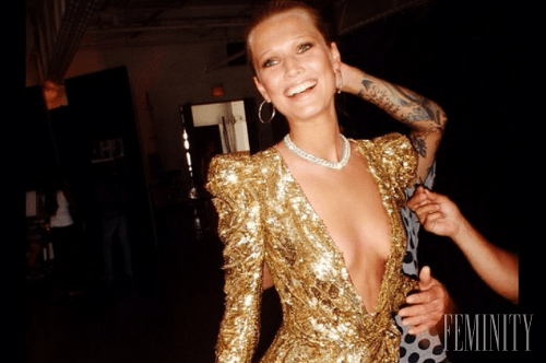 Ani toto telo hercovi nezabránilo, aby si užíval iba doma so svojou partnerkou