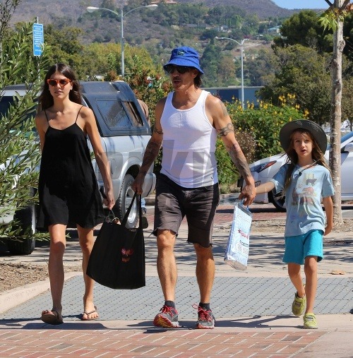 Anthony Kiedis a Helena Vestergaard napriek 30-ročnému vekovému rozdielu fungujú ako harmonická rodina.