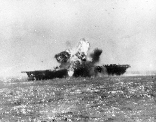 Samovražedný útok japonského pilota na spojeneckú loď