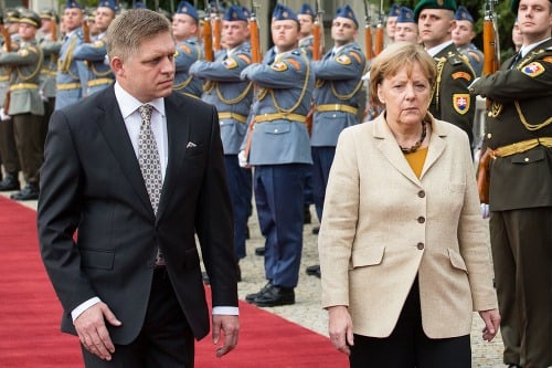 Predseda vlády Robert Fico a kancelárka Angela Merkelová. 