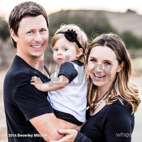 Beverley Mitchell sa prostredníctvom Instagramu podelila o spoločnú fotku s manželom a dcérkou, na ktorej doslova prekypuje šťastím.