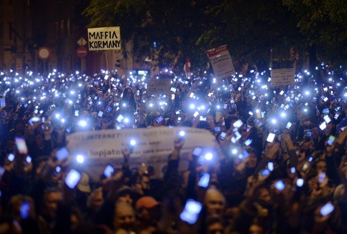 Demonštrácia proti zdaneniu internetu v Maďarsku.