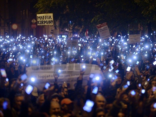 Demonštrácia proti zdaneniu internetu v Maďarsku.