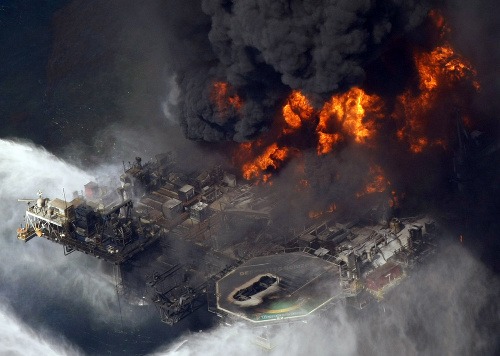 Havária ropnej plošiny v roku 2010.