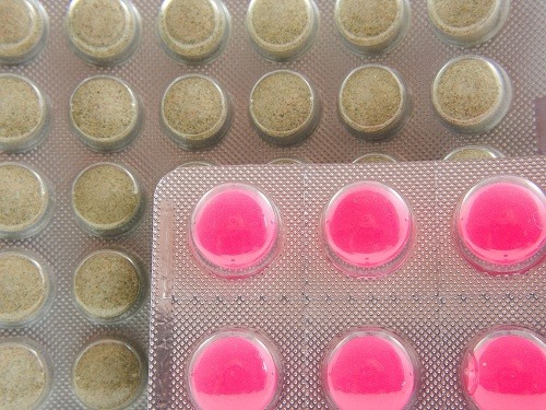 Ako vzniká ružová pilulka?