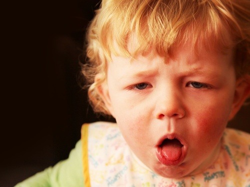 Nočný kašeľ u detí vylieči med.