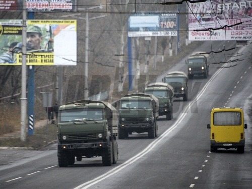 Kolóny áut spozorované na východe Ukrajiny