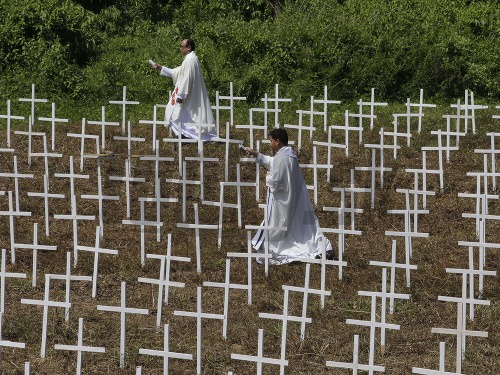 Filipíny si pripomínajú prvé výročie smrti obetí tajfúnu Haiyan