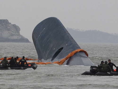 Pátranie po posledných deviatich obetiach kórejského trajektu Sewol skončilo.