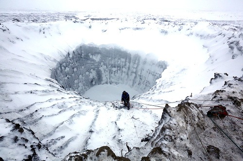 Vedci sa rozhodli preskúmať aj dno záhadného kráteru na Sibíri.