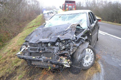 Pri dopravnej nehode medzi obcami Pavlovce nad Uhom a Palín v okrese Michalovce zomrel 55-ročný chodec. 