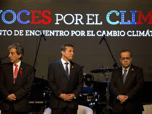 (Zľava) Peruánsky minister životného prostredia Manuel Pulgar, peruánsky prezident Ollanta Humala a minister školstva Jaime Saavedra.