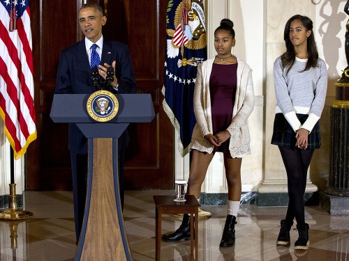 Barack Obama s dcérami Sashou (v strede) a Maliou
