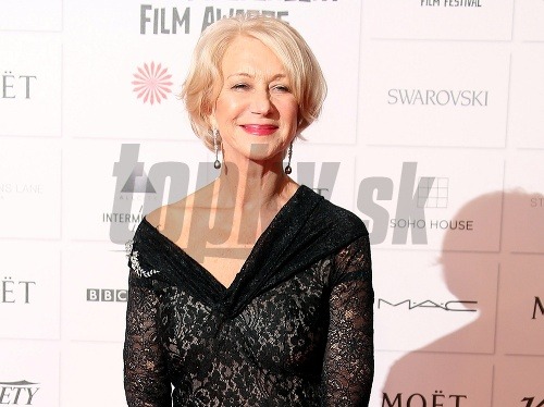 Helen Mirren si do spoločnosti obliekla róbu, pod ktorú si nemohla dať podprsenku. Jej vekom padnuté prsia nevyzerali vkusne. 