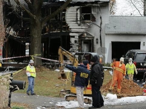 Na rodinný dom na predmestí Washingtonu spadlo lietadlo