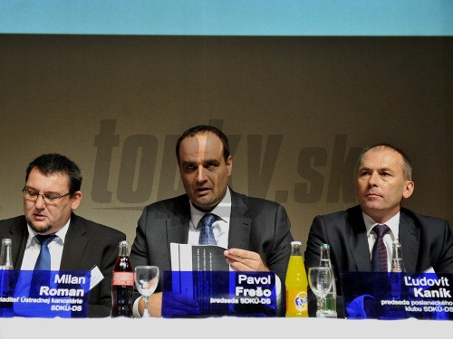 Riaditeľ ústrednej kancelárie SDKÚ Milan Roman, predseda strany Pavol Frešo a predseda poslaneckého klubu Ľudovít Kaník