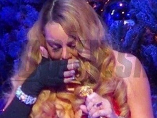 Mariah Carey sa na pódiu rozplakala. 