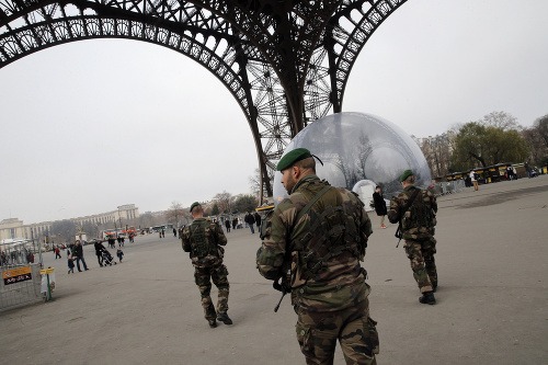 Francúzski vojaci po teroristickom útoku v Paríži
