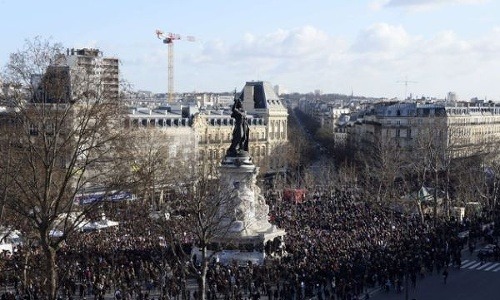 Paríž dnes zažíva zrejme najväčší pochod v histórii