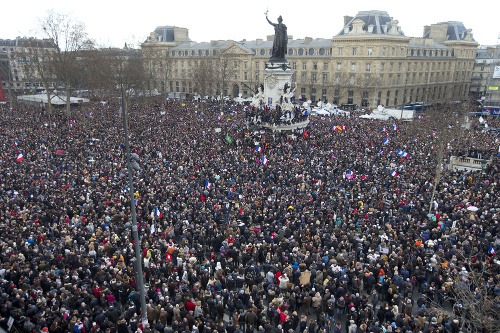 Paríž je plný ľudí