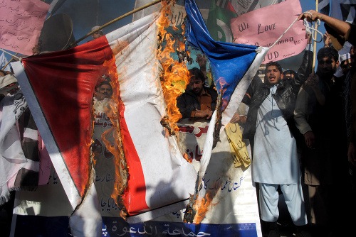 Demonštrácie v Pakistane prerástli do násilností