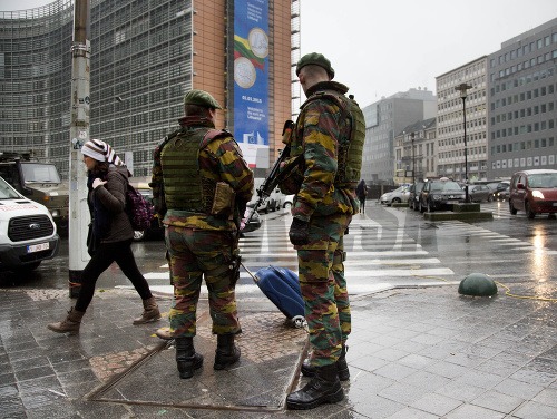 Po zásahu proti teroristom ústredie EÚ strážia vojaci