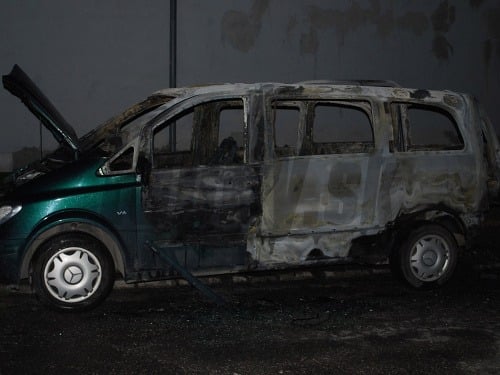 Mercedes v Pezinku - Grinave podpálili úmyselne