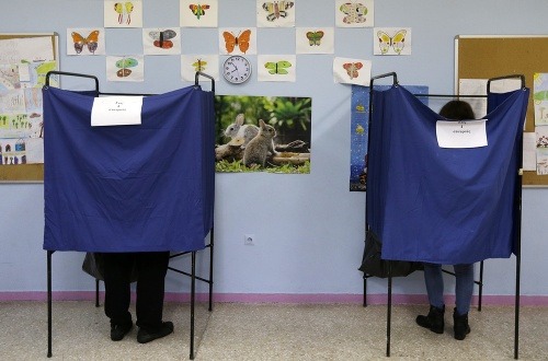 V Grécku sa konajú predčasné parlamentné voľby.