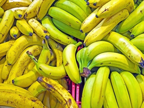 Pri kúpe banánov siahajte radšej po žltých zrelých plodoch.