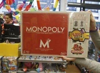 Predavačka ukazuje novú verziu hry Monopoly