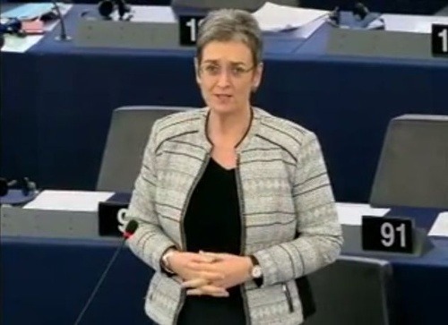 Ulrike Lunaceková Škripekovi v súvislosti s referendom nič nedarovala.