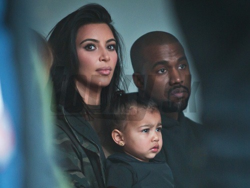 Rodinka Kanyeho Westa lezie mnohým ľuďom pekne na nervy.  