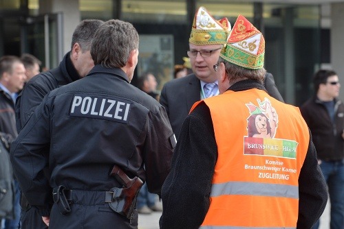 V nemeckom meste Braunschweig zrušili karneval kvôli hrozbe terorizmu.
