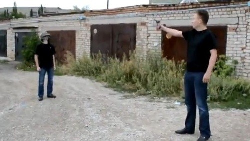 Chcel otestovať kamarátovu prilbu