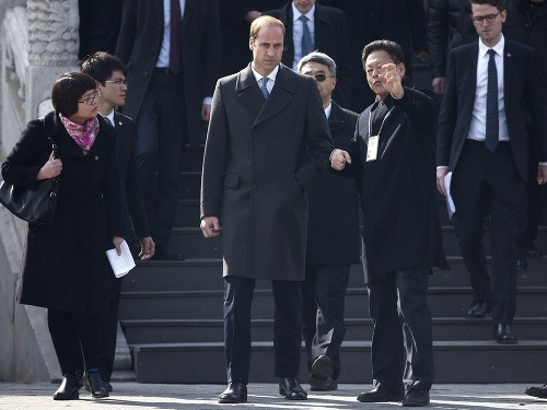 Princ William pricestoval na oficiálnu návštevu do Číny.