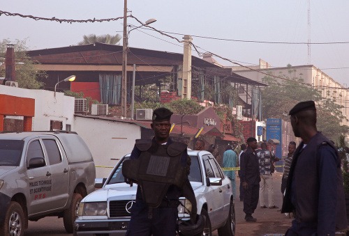 Útok v nočnom klube v Mali