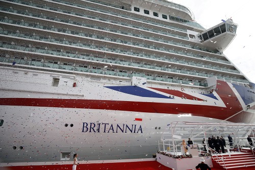Britská kráľovná pokrstila novú obrovskú výletnú loď Britannia 