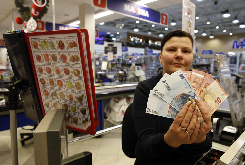 Euro padá. Čo to znamená pre Slovákov?